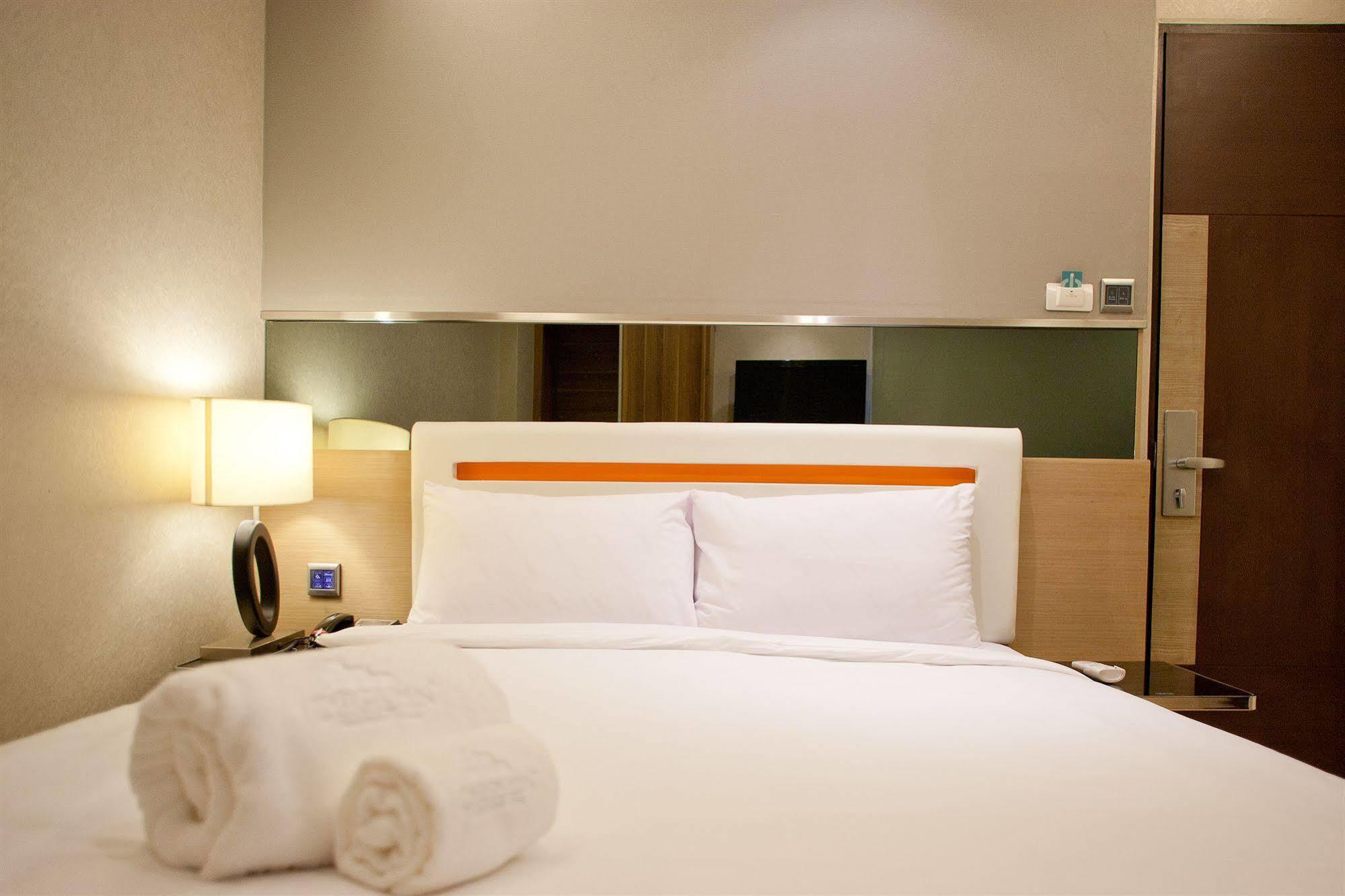 Hotel Arawana Express Phromphong Bangkok Exteriér fotografie
